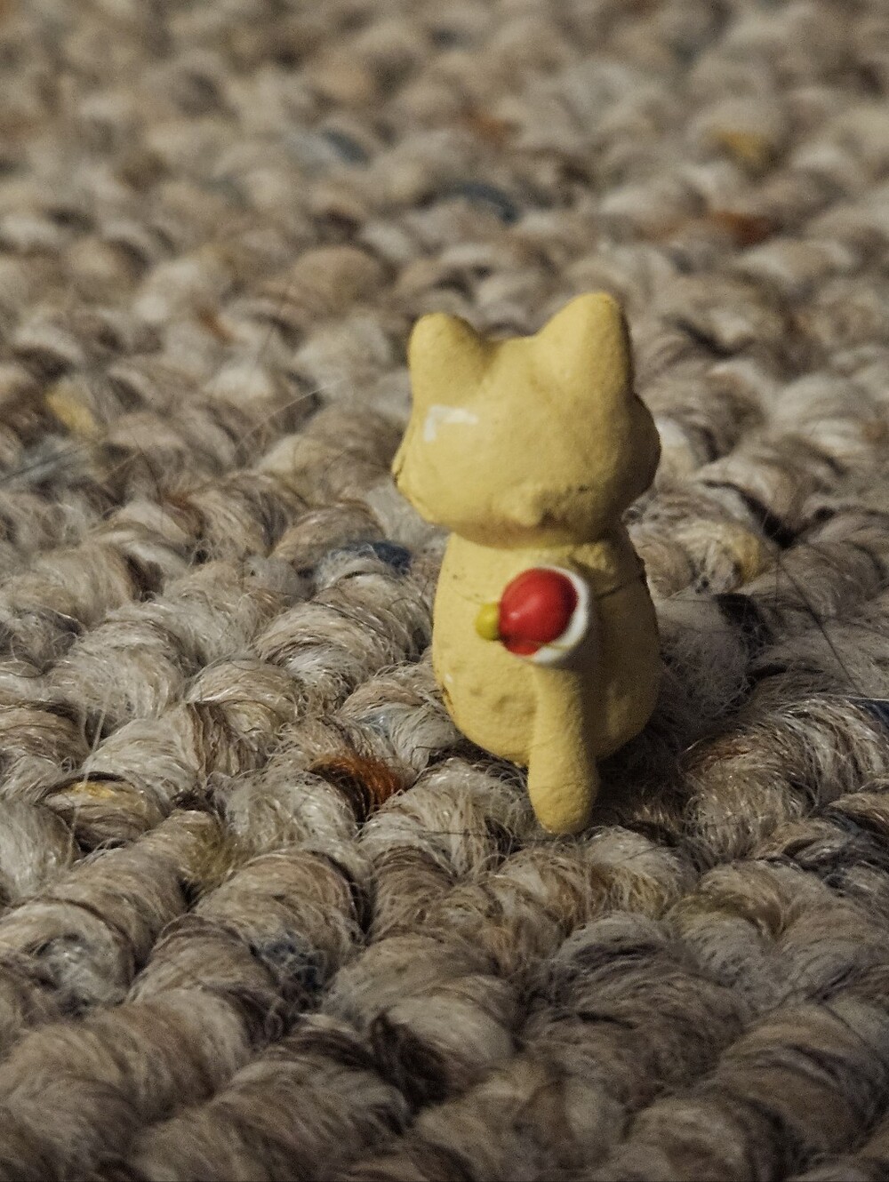 Small Biege Cat Figure - Picture 2 of 4